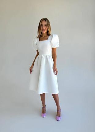 Белое минималистичное свадебное платье с квадратным вырезом и рукавами фонариками
