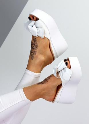 Женские кожаные шлепанцы на танкетке белые, шлепанцы женские кожаные на высокей подошве