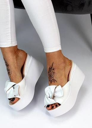 Женские кожаные шлепанцы на танкетке белые, шлепанцы женские кожаные на высокей подошве