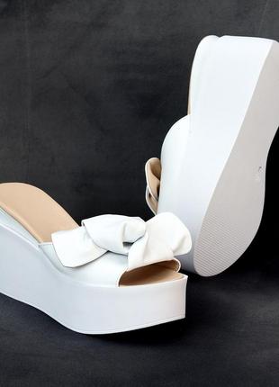 Женские кожаные шлепанцы на танкетке белые, шлепанцы женские кожаные на высокей подошве