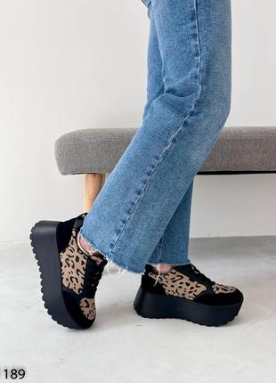 Стильные сникерсы на высокой подошве с леопардовым принтом