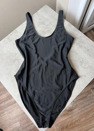 Однотонный чёрный купальник слитный сдержанный базовый без принта стильный купальник в стиле old money 💴