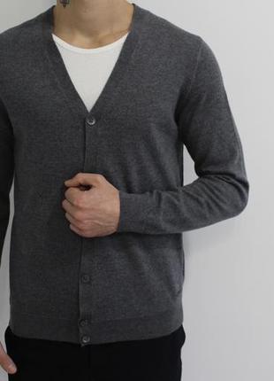 Стильний чоловічий кардиган hugo boss сірого кольору матеріал вовна