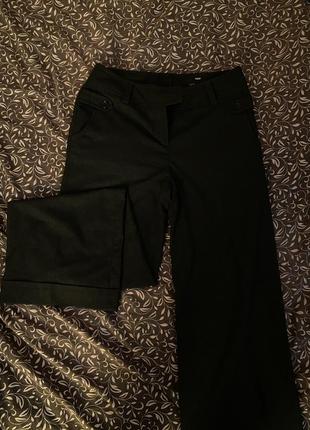 Класичні брюки h&m.