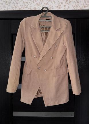 Трендовый удлиненный твидовый пиджак на подкладке