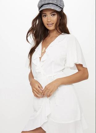 Платье  белое на запах натуральное с рюшами 100% вискоза  prettylittlething