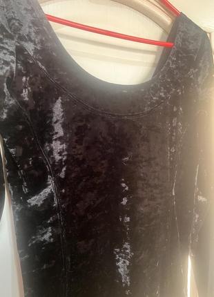 Маленькое черное бархатное платье