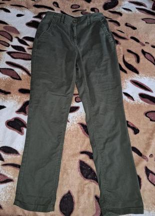 Джинси зелені. стан нових
