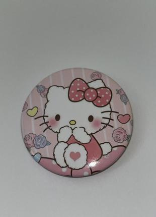 Значок на булавці з hello kitty