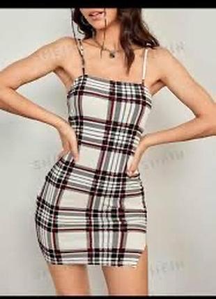 Платье в клетку с разрезом сбоку на тонких бретелях летнее легкое