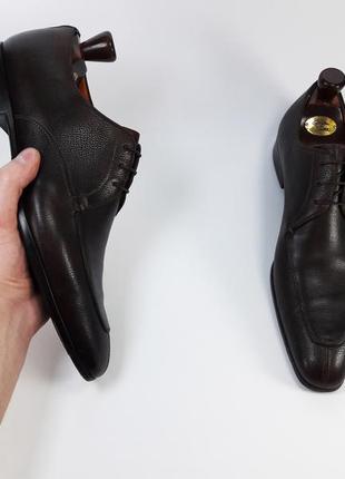 Коричневі туфлі