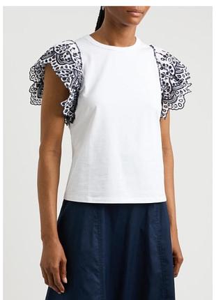 Футболка с вышитыми рукавами