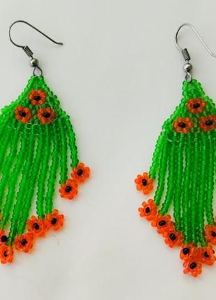 Серьги из бисера зеленые с маками