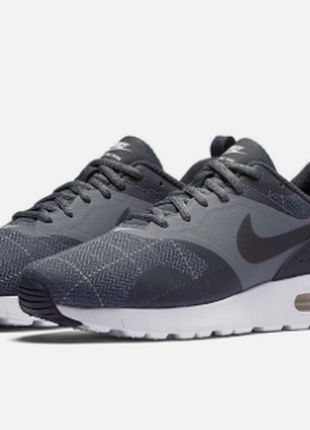 Кроссовки фирменные nike оригинал р.37,5