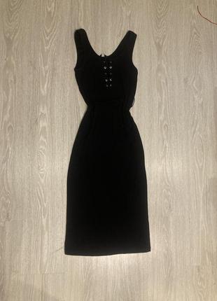 Черное платье в рубчик1 фото