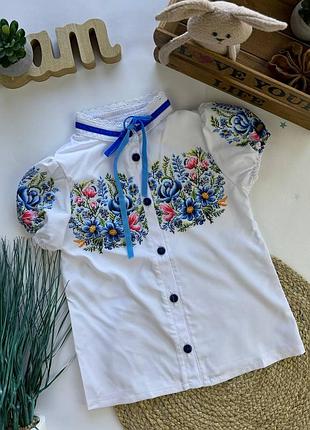 Белая блуза по мотивам вышиванки.