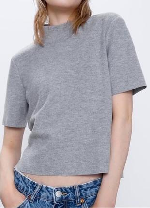 Укороченные футболки топы с высоким воротом водолазки от zara