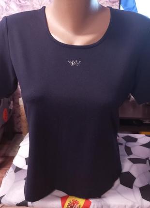 Базовая черная футболка