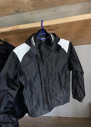 Куртка вітровка
