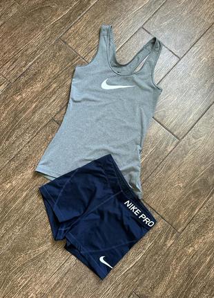 Гарна спортивна майка