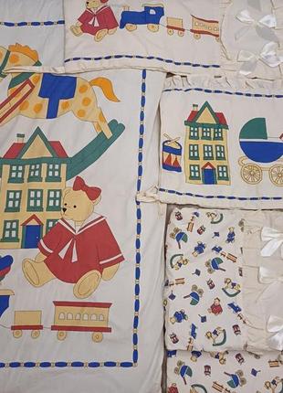 Натуральный комплект: постель в детскую кроватку с защитными бортиками