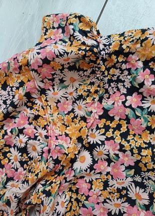Розкішна сукня з квітковим принтом5 фото