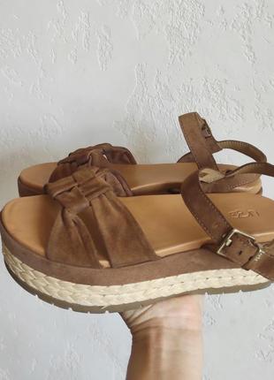 Ugg оригінал нові босоніжки шкіра в наявності