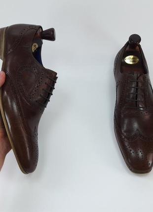 Коричневі туфлі