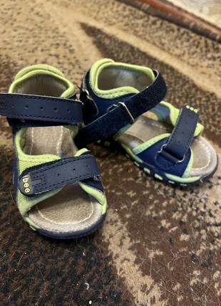 Детские босоножки 22 р