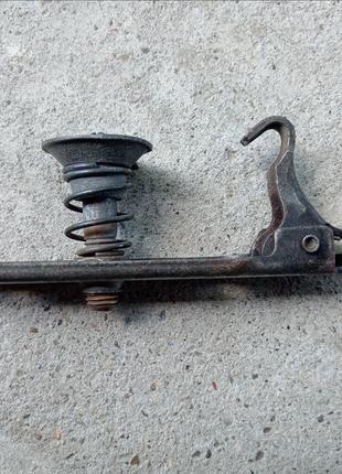 Замок капота верхний спринтер.