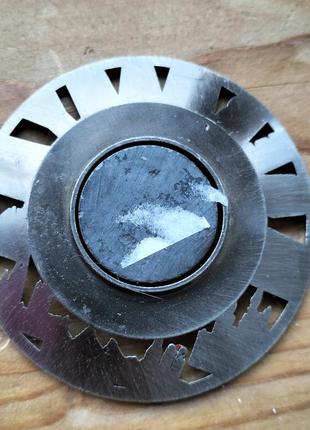 Металлический магнит с дреддена, нитевичка