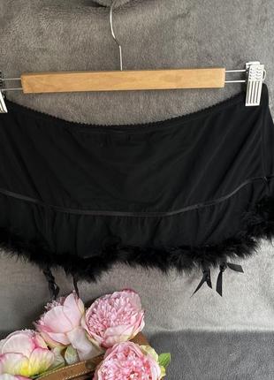 Розкішний пояс для панчіх з пір'ям