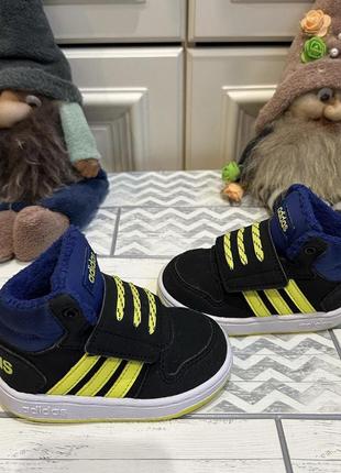 Дитячі зимові кросівки на липучках adidas hoops оригінал