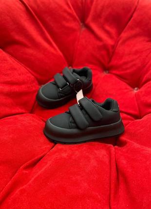 Стильные кроссовки для девушек