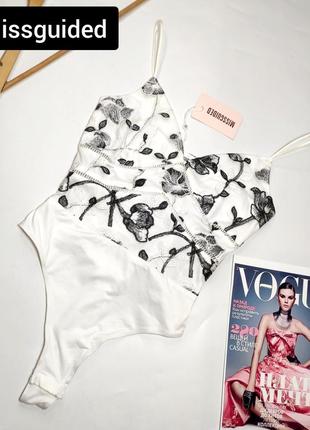 Боди женский кружевной белого цвета на бретелях от бренда missguided xs