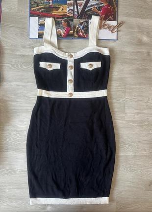 Черное платье в стиле old money