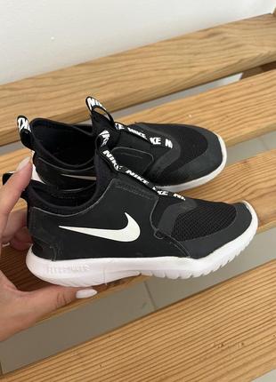 Детские кроссовки для мальчика nike 28, 5 с боковыми вставками натуральная кожа бренда nike flex runner