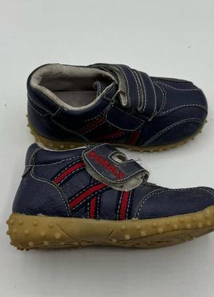 Дитячі шкіряні кросівки demax