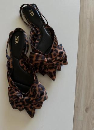 Босоножки леопардовые zara с бантиками