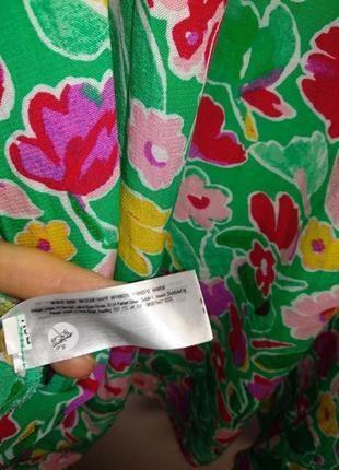 Яркое платье в цветочный принт