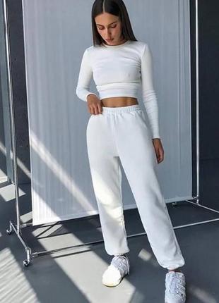 Укороченный кроп-топ