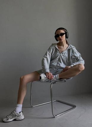 Жіночий костюм