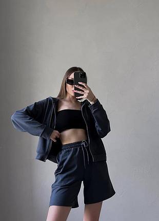 Жіночий костюм