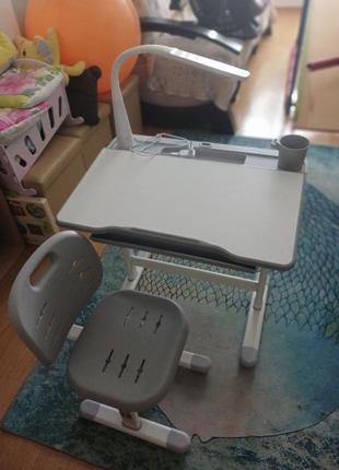 Парта ученическая и стульчик с лампой