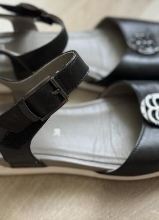 Шкіряні босоніжки ara 38