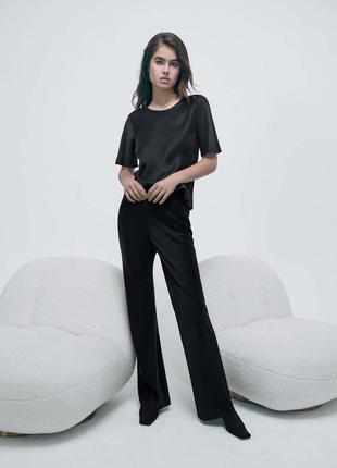 Невесомые атласные брюки.