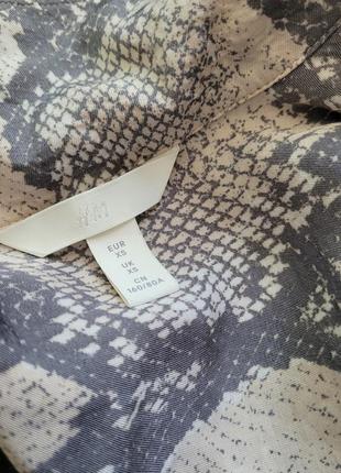 Сорочка зміїний принт h&m оверсайз укорочена вільний крій літня 100% віскоза сіра бежева блуза короткий рукав6 фото