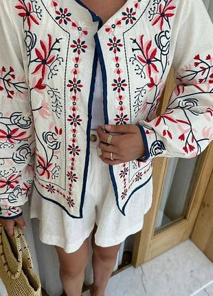 Невероятный женский жакет вышиванка, вышитый пиджак в украинском стиле с объемным рукавом