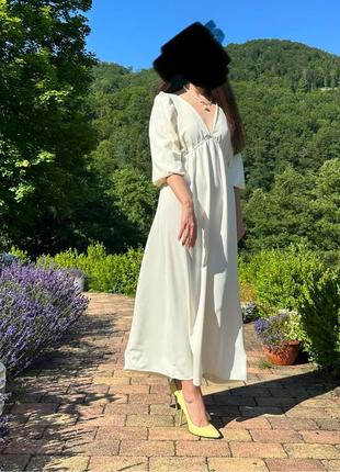 Сукня молочного кольору