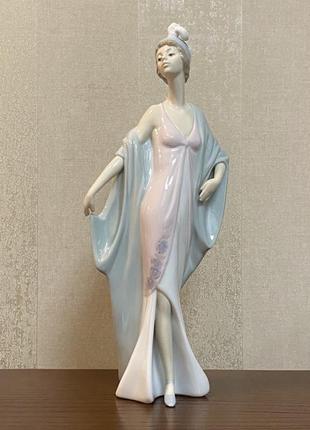 Фарфорова статуетка lladro «вишуканість».